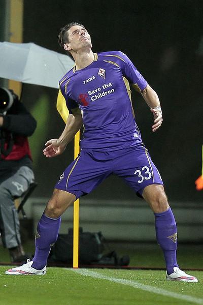 Happy Birthday to my favourite football player Super Mario Gomez .  