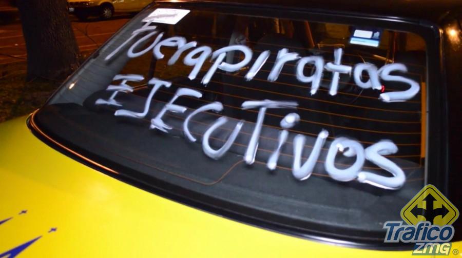 Trafico_ZMG's tweet photo. Se espera manifestación de taxistas contra Uber afuera del Congreso de Jalisco
>>
http://t.co/cuy62g0xBN http://t.co/iGcr91DtmP