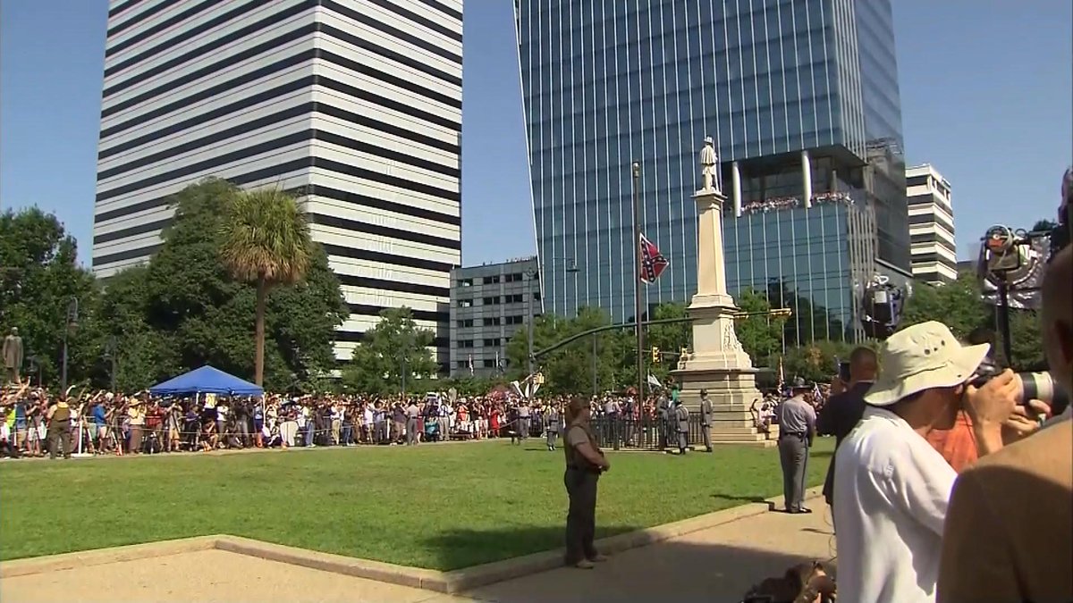 aaronlafferty's tweet photo. Its coming down... the confederate flag being removed in Columbia, SC
#SCFlag http://t.co/Ld6kJNUWZb