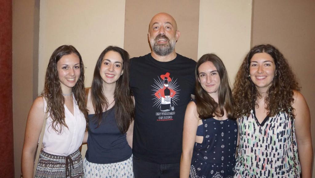 CristinaMas8's tweet photo. @claranavarrocru @MontseGarcia24 😍😍😍😍 http://t.co/HYcBSXHnvp