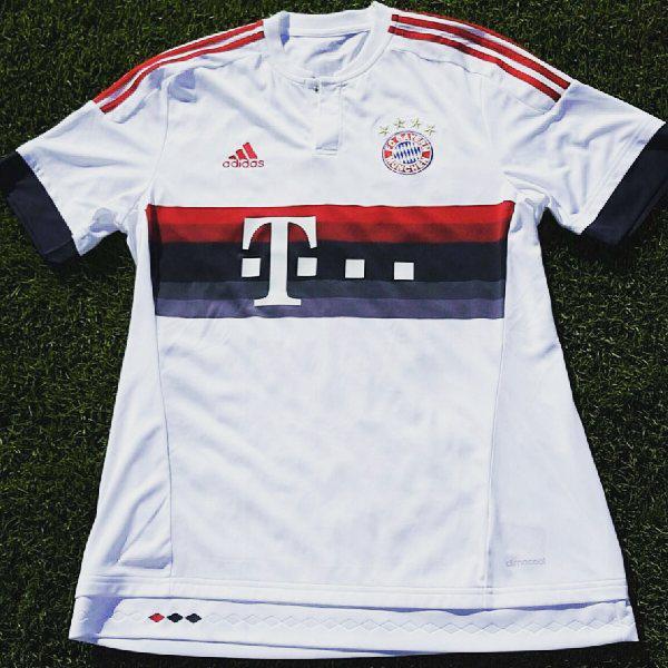 FCBayernEN's tweet photo. ICYMI, the new #FCBayern away kit is available online now: http://t.co/UrkbeMjRnB http://t.co/rvpBUjbxnB