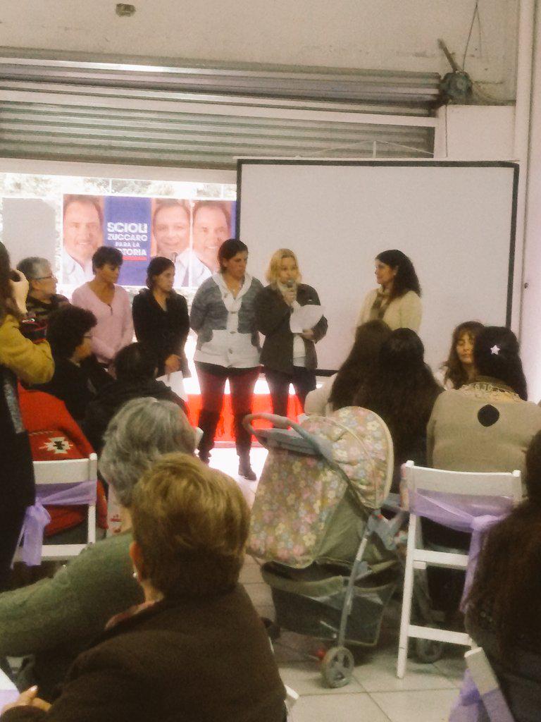 AgrupacionCZ's tweet photo. Puesta en común de los trabajos en equipo #TARDEDETÉENDELVISO  @CarmenZuccaro @RiveraCarmenA @UMGE_Prensa http://t.co/lzv2foageW