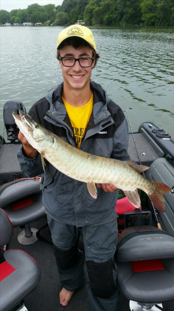 muskyinfinity's tweet photo. Nothing like some topwater and bull dawg action in the honey hole http://t.co/lMdCRHZDtO