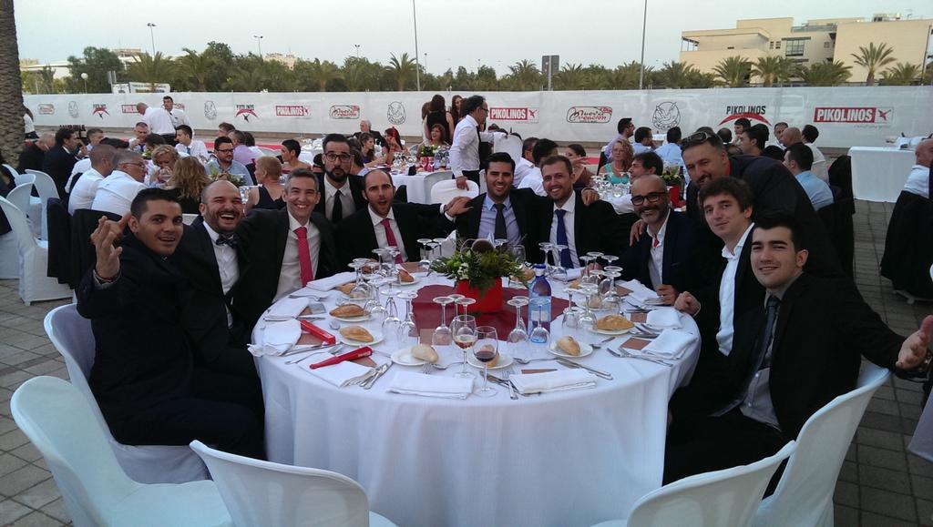 MiguelAngelGa90's tweet photo. Disfrutando del gran evento #pikolinos30 http://t.co/RdWzViCRnP