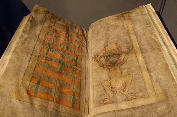 detikcom's tweet photo. Ada Kitab Iblis di Swedia! http://t.co/hKj4U11siG via @detiktravel http://t.co/2eyj7K2oXe