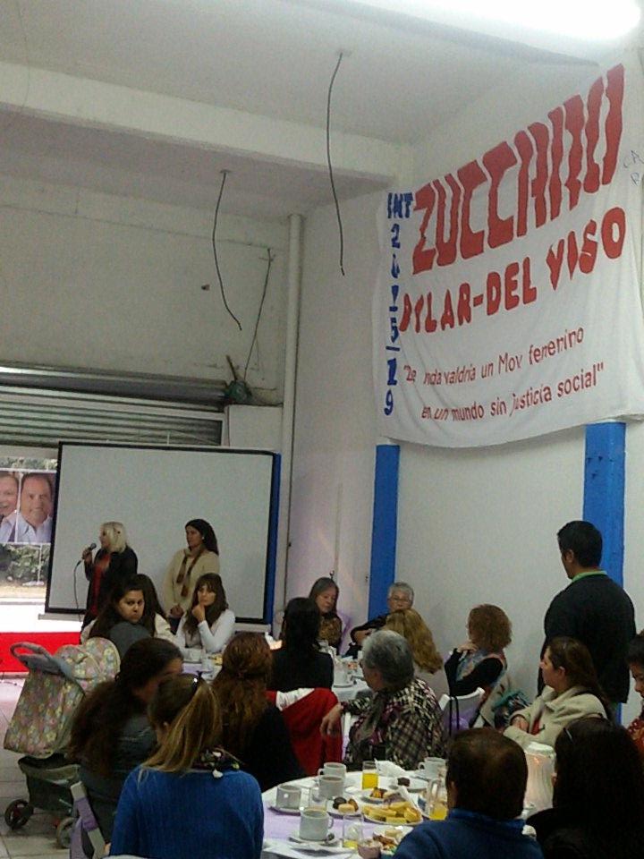 AgrupacionCZ's tweet photo. @CarmenZuccaro saluda a las vecinas d Del Viso y agradece la invitación al Té @RiveraCarmenA @CampsMaria @RadioXPilar http://t.co/YSbgcp1QBH