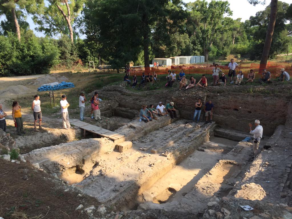 stephenjohnkay's tweet photo. End of season discussion @KeaySjk1 of #navalia @PortusProject excavated by @AndreaZocchi79 and team @UoSFLPortus http://t.co/MElet7TBrc