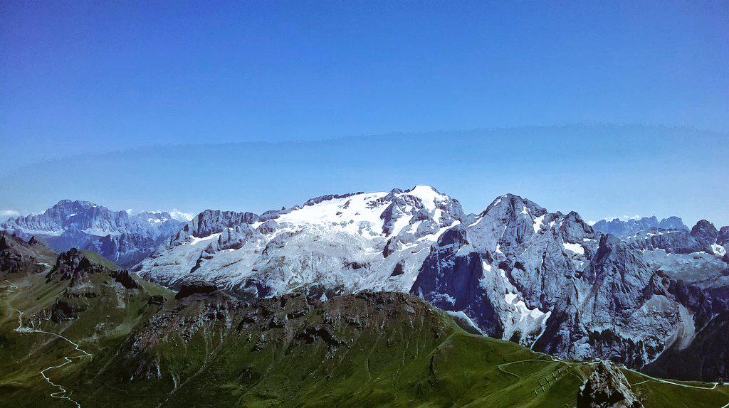 FedericaR_RE's tweet photo. La regina delle Dolomiti la Marmolada (da sass pordoi)
@Beppeley @skyrun7 @mpaolapaderni  @LFLCocco @FMiria http://t.co/ljQR5BX58C