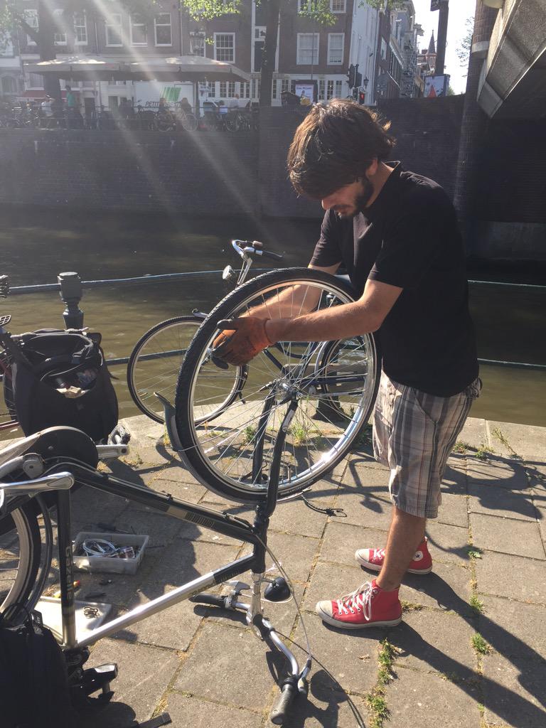 :) <a href="/damnaflattire/">FlatTire</a> saves the day! Front wheel got stolen, back on the road within 24 hours! Best service ever!