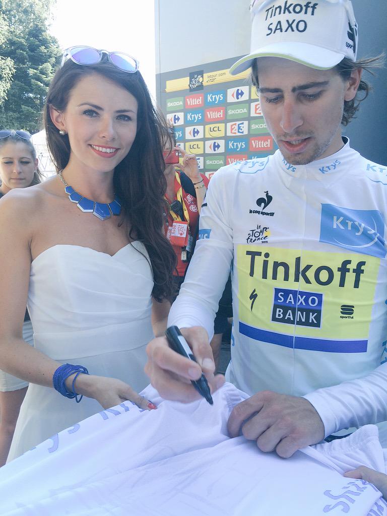 opticiens_krys's tweet photo. RT pour gagner ce @MaillotKrys dédicacé par @petosagan #MaillotBlancKrys http://t.co/kwTmvNqqRs