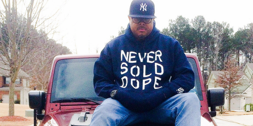 TrueStoryLabs's tweet photo. RT @playit: "Not all money is good money" - @themavenbrand's 'Never Sold Dope' designer http://t.co/HpUoNAXLC7 http://t.co/uAbqTLIGj7