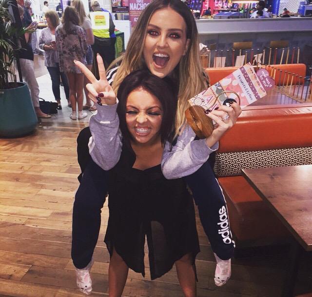 HAPPY HAPPY BIRTHDAY TO GORGEOUS PERRIE EDWARDS  I LOVE YOU AND NEVER STOP SINGING OK!          