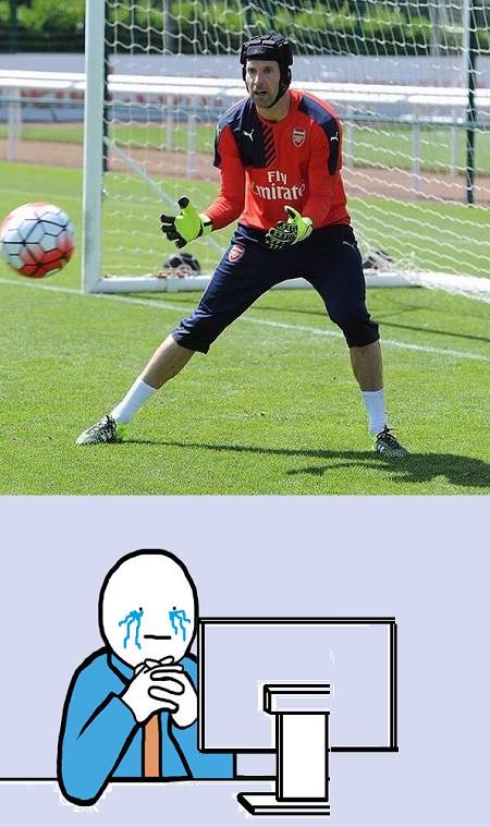 FootballFunnys's tweet photo. Chelsea fans when they see Petr Cech... http://t.co/ESOor7jhiu