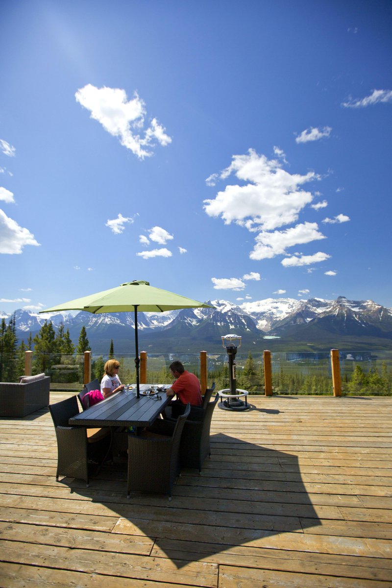SkiLouise's tweet image. It's Friday. It's sunny. And we're just going to leave this mid-mountain bistro photo here... #JustLakeIt #Banff
