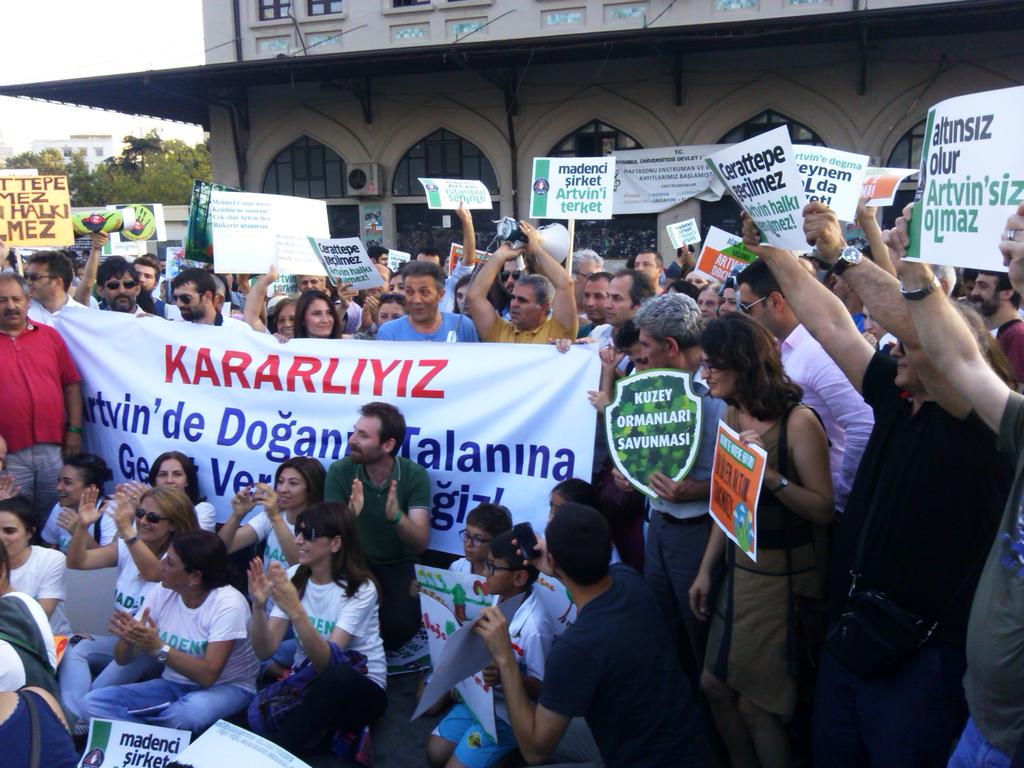 kuzeyormanlari's tweet photo. İstanbul Artvinle dayanismada, #MehmetCengiz'e mesaj net:Artvin'e deyma, ceynam ol da git! #ArtvindeMadeneHayır http://t.co/slCc1Mr9Cl