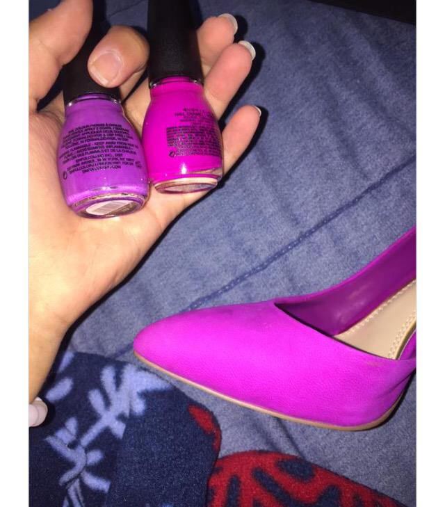 illy_CherCreww's tweet photo. @cher which nail polish matches the pumps?? Lol http://t.co/A3SMtfXvLS
