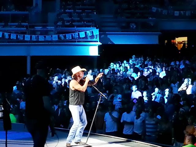 925WBEE's tweet photo. Have you signed up for the @kennychesney @CostaSunglasses #ShowtoShore flyaway yet?! http://t.co/bZozyk9dXF http://t.co/AOM4JTHqQa