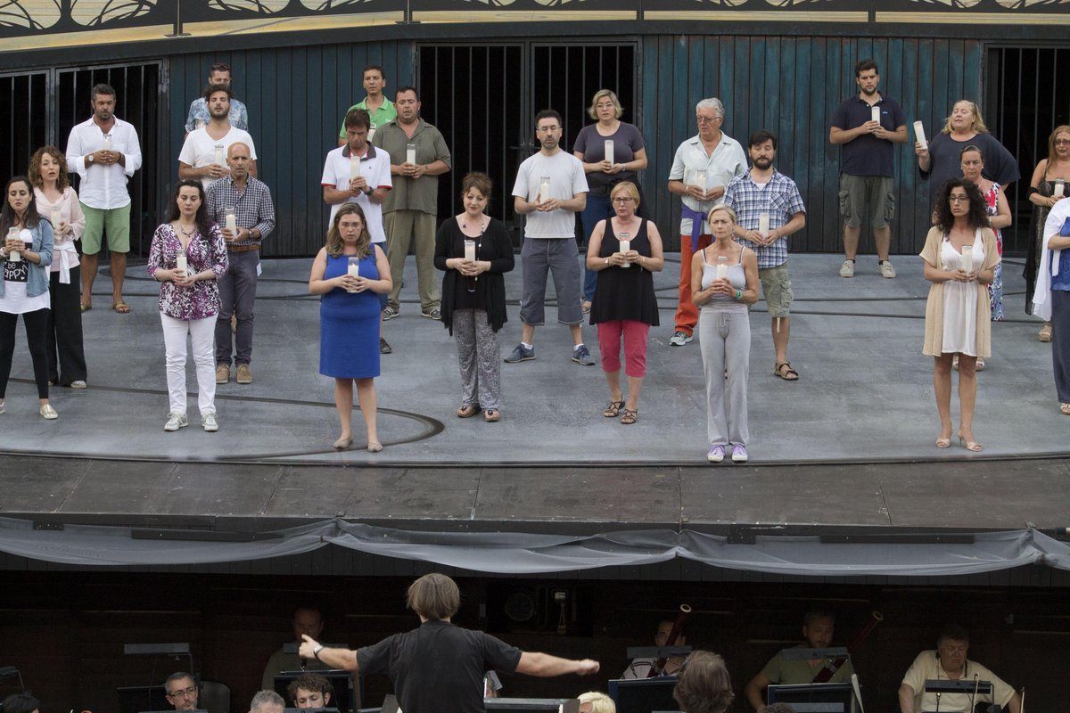 "Andiamo, andiamo!" le prove sono già iniziate #CavalleriaRusticana #nutrimilanima @AMBTalevi <a href="/franklinmusik/">Christopher Franklin</a>