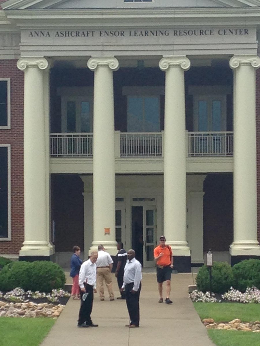 gctigers's tweet photo. President & AD #nosuitjackets #TO101 @EnsorLRC http://t.co/CcVtB2zDmD