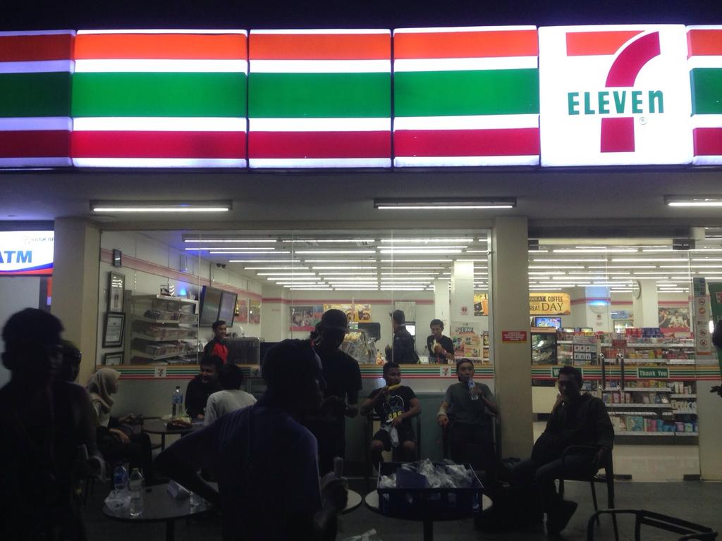 Peserta #SOTRJktBks2015 di check point 2: <a href="/7ElevenID/">7Eleven Indonesia</a> Buaran @fXSudirman <a href="/pemkotbekasi/">Pemerintah Kota Bekasi</a>