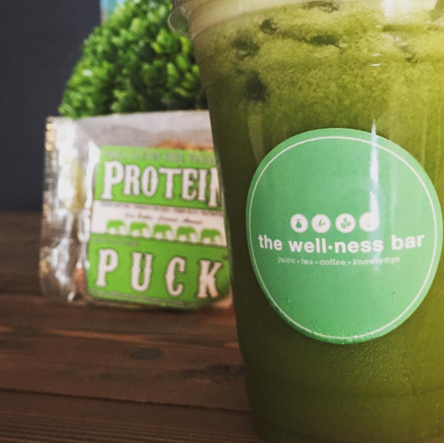 208juice's tweet photo. Lunch Special! 11am - 1pm
Pick up a juice or smoothie AND a protein puck for just $7.50! http://t.co/AwAjyKX3Na