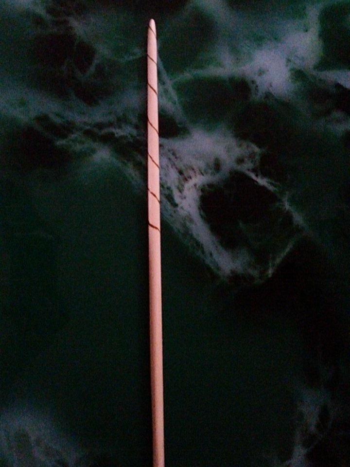 AeAivalf's tweet photo. Ho una bacchetta (anche se non ci assomiglia) e l'ho fatta io mi manca solo la lettera per Hogwarts😂~I'm a wizard~ http://t.co/ErhfvGiYb5