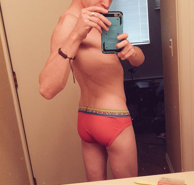 Let's start the weekend off right by hanging out with me on http://t.co/wGhKSQOWeG #gay #twink #TGIF