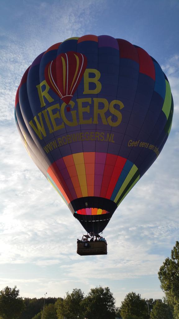 PCraanen's tweet photo. Airborn @ Hilversum #robwiegers #ballonvaart http://t.co/WJEGgbcEPx