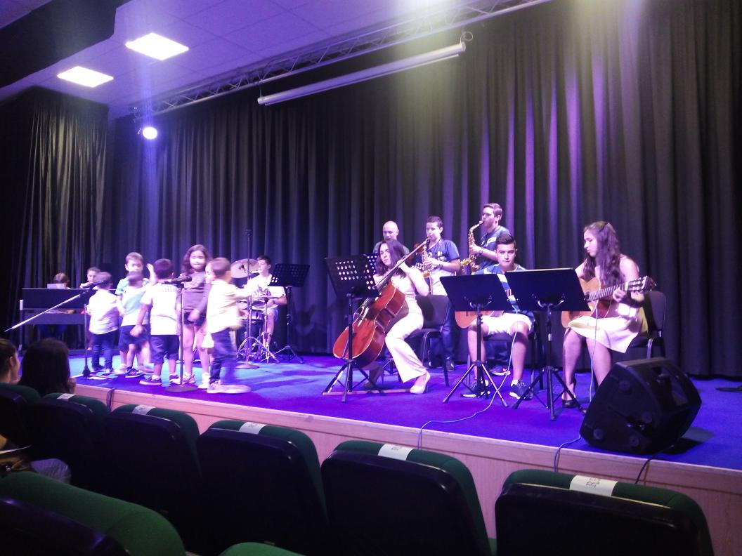 Festival da escola de música moderna de Santa Comba