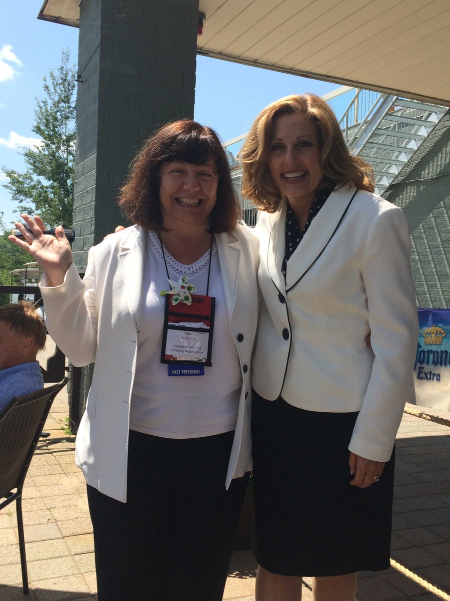 carolhochu's tweet photo. Me & wonderful closing keynote speaker Teresa Syer! Notice the nearly matching uniform of white & navy! #CSAESS15 http://t.co/4vuEH4WUcs