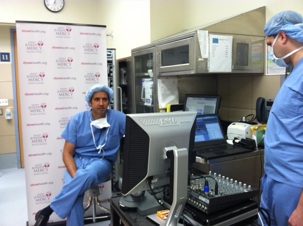 stjoesannarbor's tweet photo. .@RetinaExpert conducting retina surgery -1 of 4 LIVE broadcasts during @asrsdocs Annual Congress in #Vienna #Austria http://t.co/nYrwLT28ld