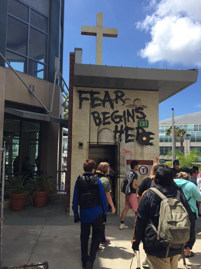 Tweetmonkey23's tweet image. #feartwdsigning