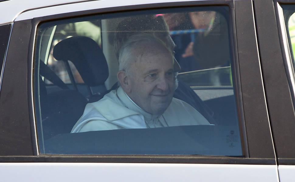 Papa critica sistema carcerário em visita a presídio superlotado na Bolívia uol.com/bwfFQL