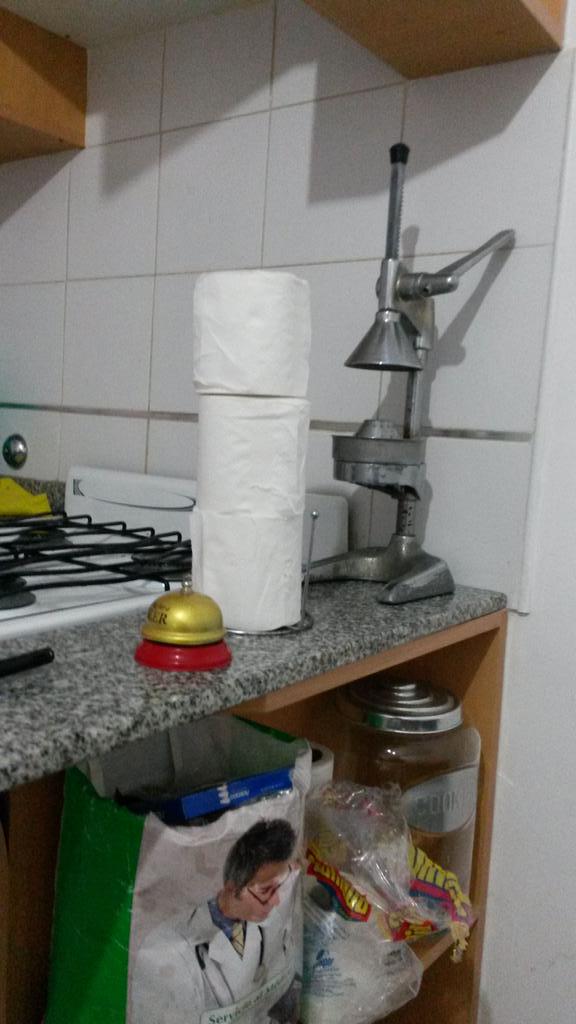 Te confundis el rolisec con el papel higienico en el super, y vos tipo..