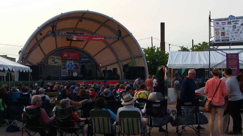 VeggieLoves's tweet photo. @MetroToyotaKzoo @DiscoverKzoo @DwntwnKalamazoo loving the Bluesfest!! ♡ ♡ #lovewhereyoulive http://t.co/zcmoljca9b