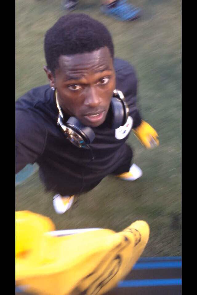 Happy Birthday Antonio Brown! It was so cool meeting you! Can\t wait for this season!    