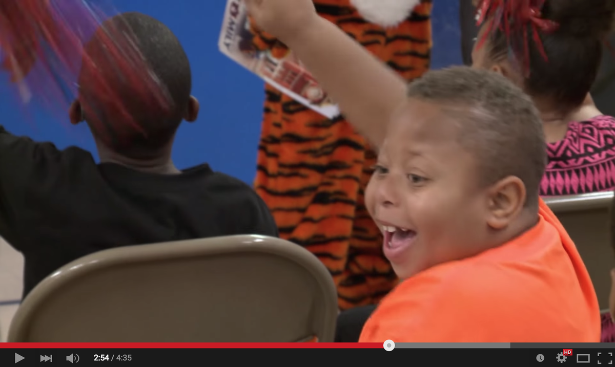 AuburnTigers's tweet photo. WATCH | The reactions are priceless from #Auburn's visit to @TheNewSchmid: https://t.co/ZfFSl1S7nn #WarEagle http://t.co/iT1IMILkPc