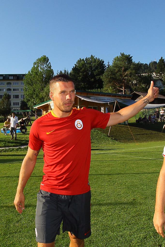Avusturya'dan selamlar. Takımımla ilk antrenmanıma çıktım.
#poldi #galatasaray #training #cimbom #cay <a href="/GalatasaraySK/">Galatasaray SK</a>