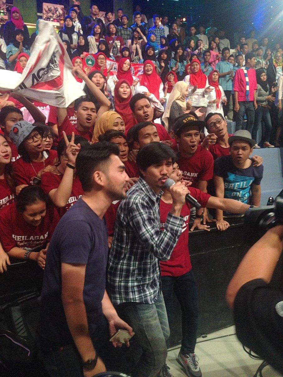 TRANSTV_CORP's tweet photo. Keeratan @sheilaon7 bersama para fans setia #SII_SHEILAON7 http://t.co/8IrgCcTcOx