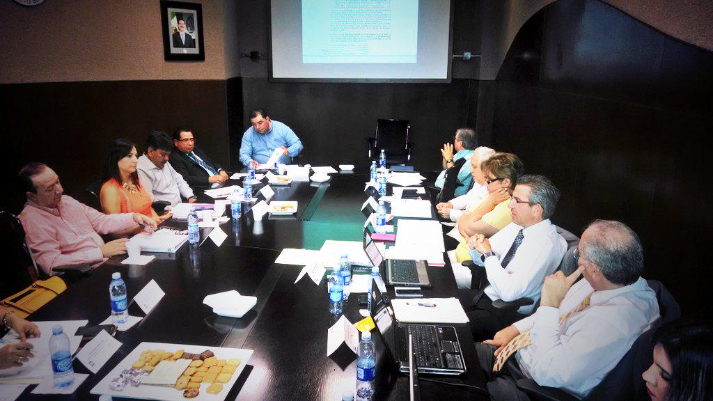 COVESSONORA's tweet photo. Expone @juanpemp acuerdos sobre Reservas Territoriales en la XI Sesión de Junta Gobierno de COVES @JesusAlopezz http://t.co/gz1BOXvVsf