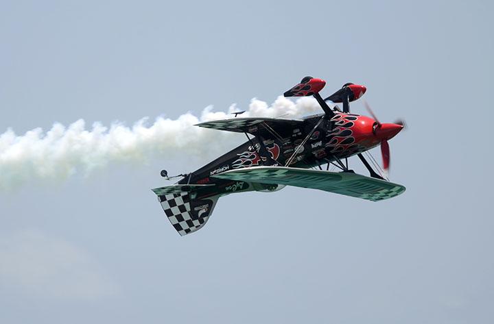 BenTwingleyPNJ's tweet photo. #pilot #SkipStewart cuts a ribbon with his biplane #PensacolaBeach @BlueAngels #BlueAngels http://t.co/DdDqGTFOTM http://t.co/xmFpQqYpSe