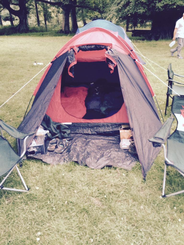 ChrisWhelo's tweet photo. My home for the night ready for walking up snowdon tomorrow! #snowdonpush http://t.co/kFM94Pd03d