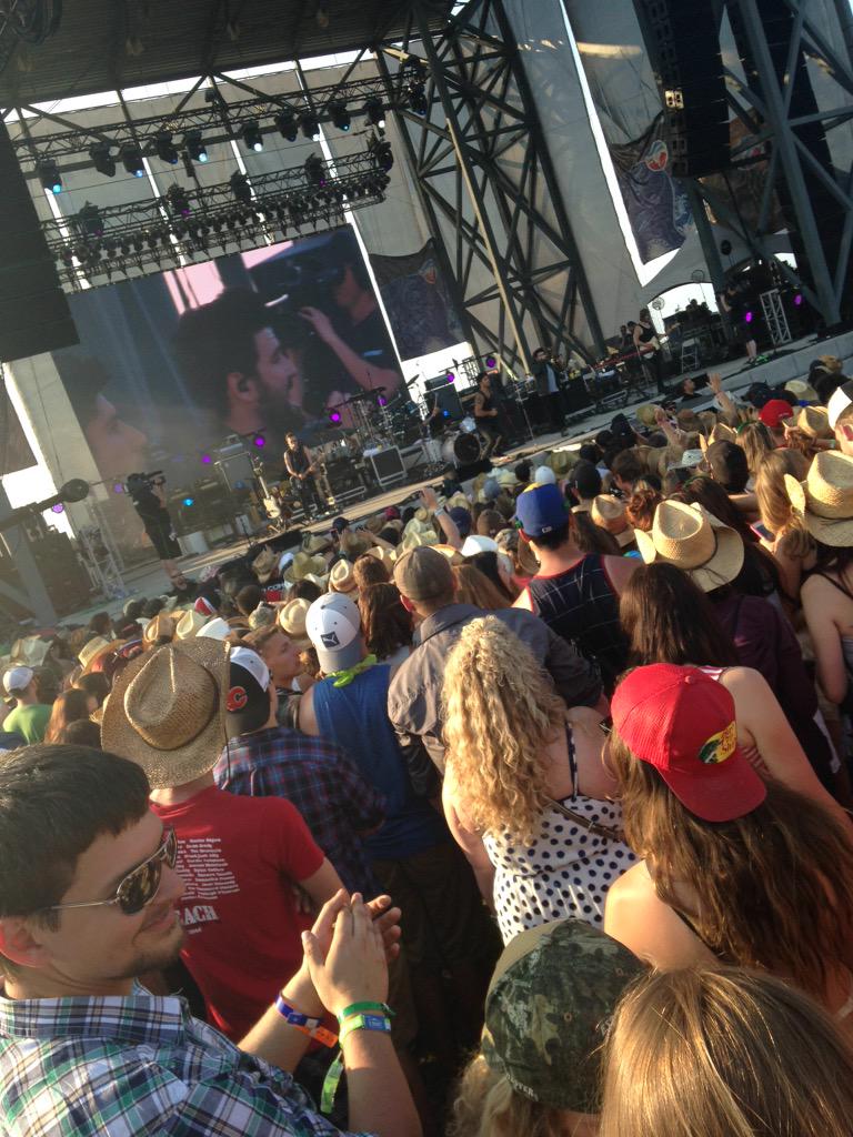 chelsey_spinney's tweet photo. I love you @DanAndShay #CBMF2015 #moveslikejagger http://t.co/vSI2sDci4d