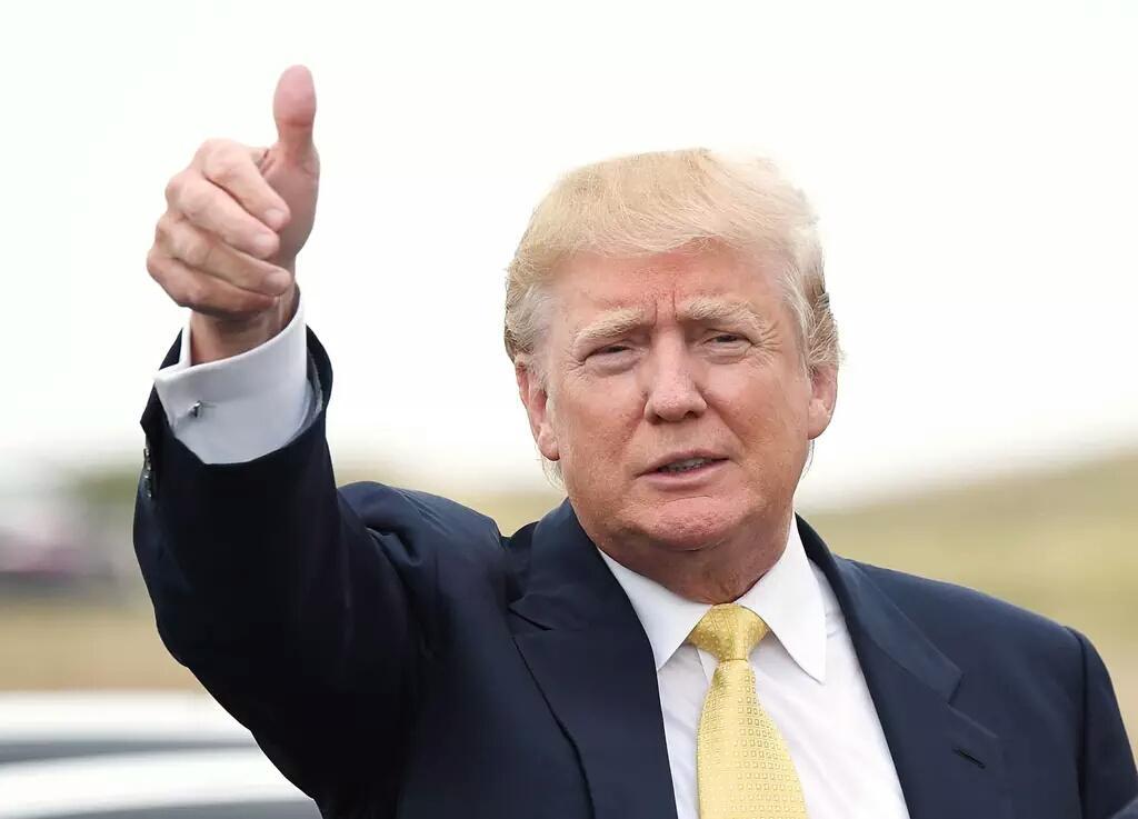 CDbadTweets's tweet photo. Donald Trump for NFL commissioner http://t.co/7MADuraUHc