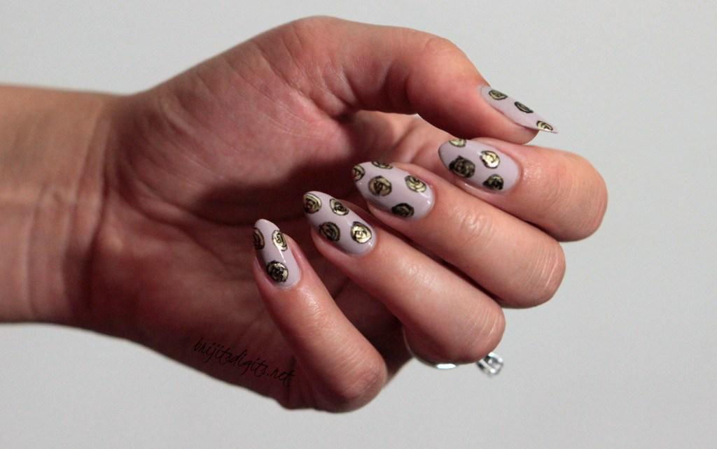OMD3 Nail Art Challenge – Floral #OMD3nails brijitsdigits.net/2015/07/10/omd…