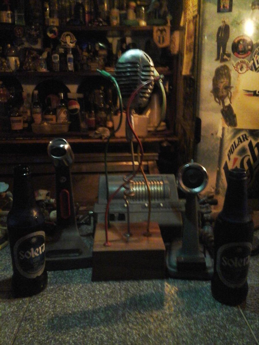 andreserr24's tweet photo. Habia una vez dos guapas que iban a charlar en la Botana.... @JhohaArias
 
             Fin.... http://t.co/NIvyu5025s