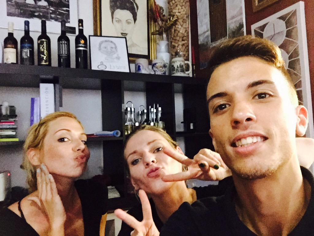 cazorla599's tweet photo. Finalizamos otra noche con el mejor equipo! 😜 #labarra #plazadelmar #eltoyo http://t.co/u4cmxWGFor