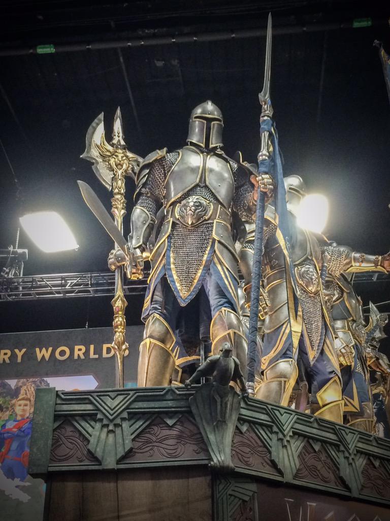 BabsDoProd's tweet photo. Cool armor & #DatAxeTho from the #WarcraftMovie by @Legendary 3 of 3. #ComicCon #SDCC #SDCC2015 #Warcraft #Blizzard http://t.co/bu1Ga2uBIv
