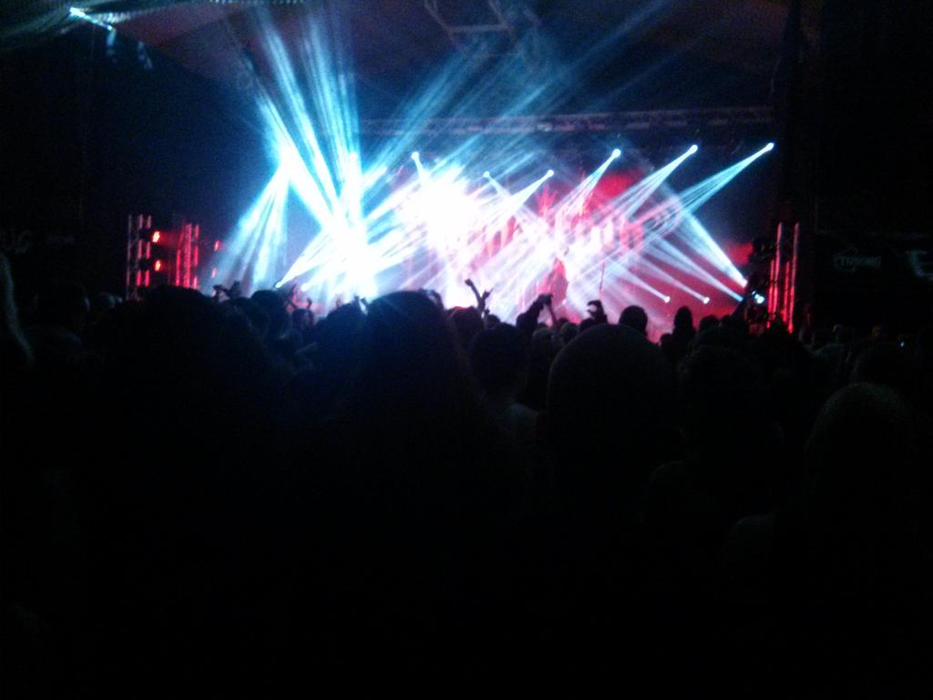 rvkgrapevine's tweet photo. Once Inquisition took to the stage, #eistnaflug's sports hall venue finally looked packed. -@gabrielandmore http://t.co/zN5ambC1mH