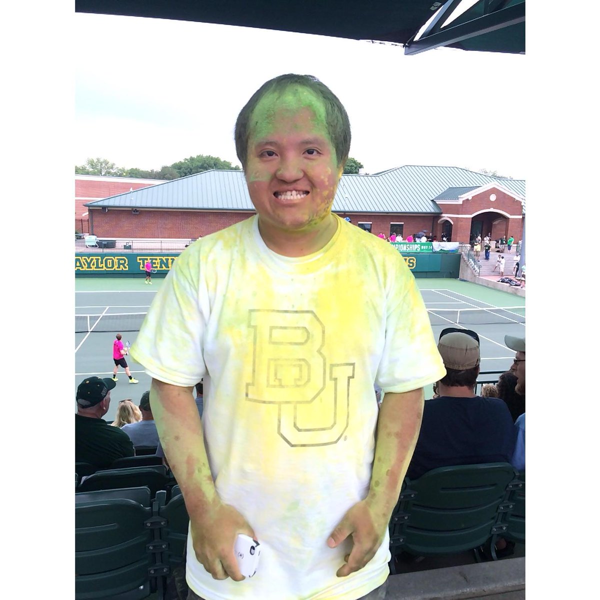 Hakoua_matata's tweet image. #Mcpphotoaday #day31 #Flashbackfriday to when I threw paint chalk all over myself!